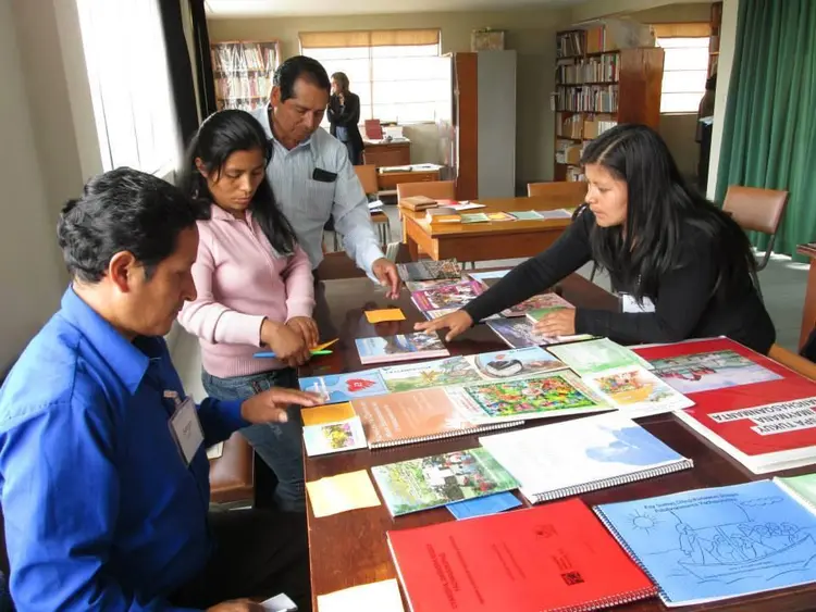 Equipo de la Promoción y Uso de las Escrituras. Team for the Promotion and Use of the Scriptures.