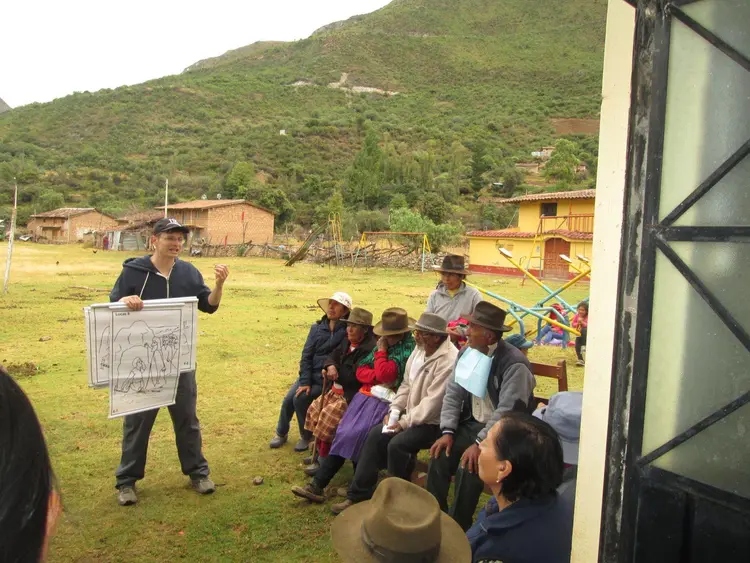 Enseñando oralmente las historias bíblicas. Teaching orally the biblical stories.